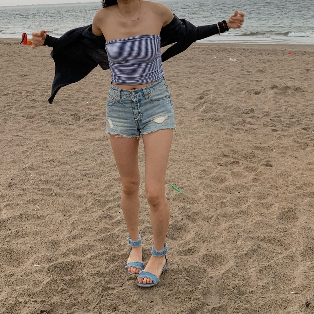 Light wash Levi's 501 shorts size 24